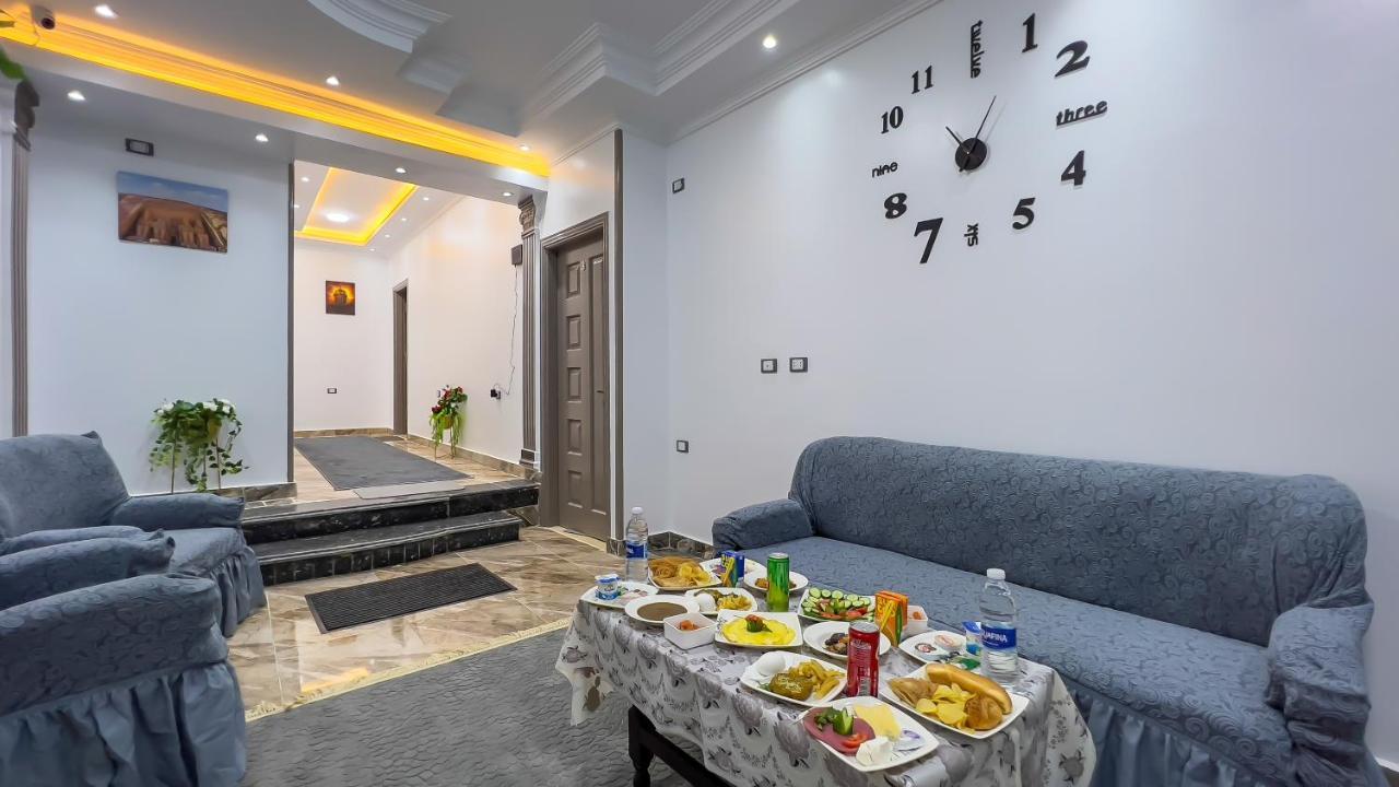 Kafret el-Gabal Alaskapyramidsview المظهر الخارجي الصورة