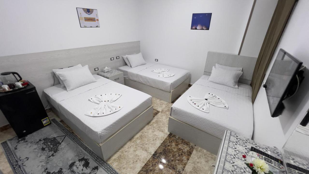 Kafret el-Gabal Alaskapyramidsview المظهر الخارجي الصورة