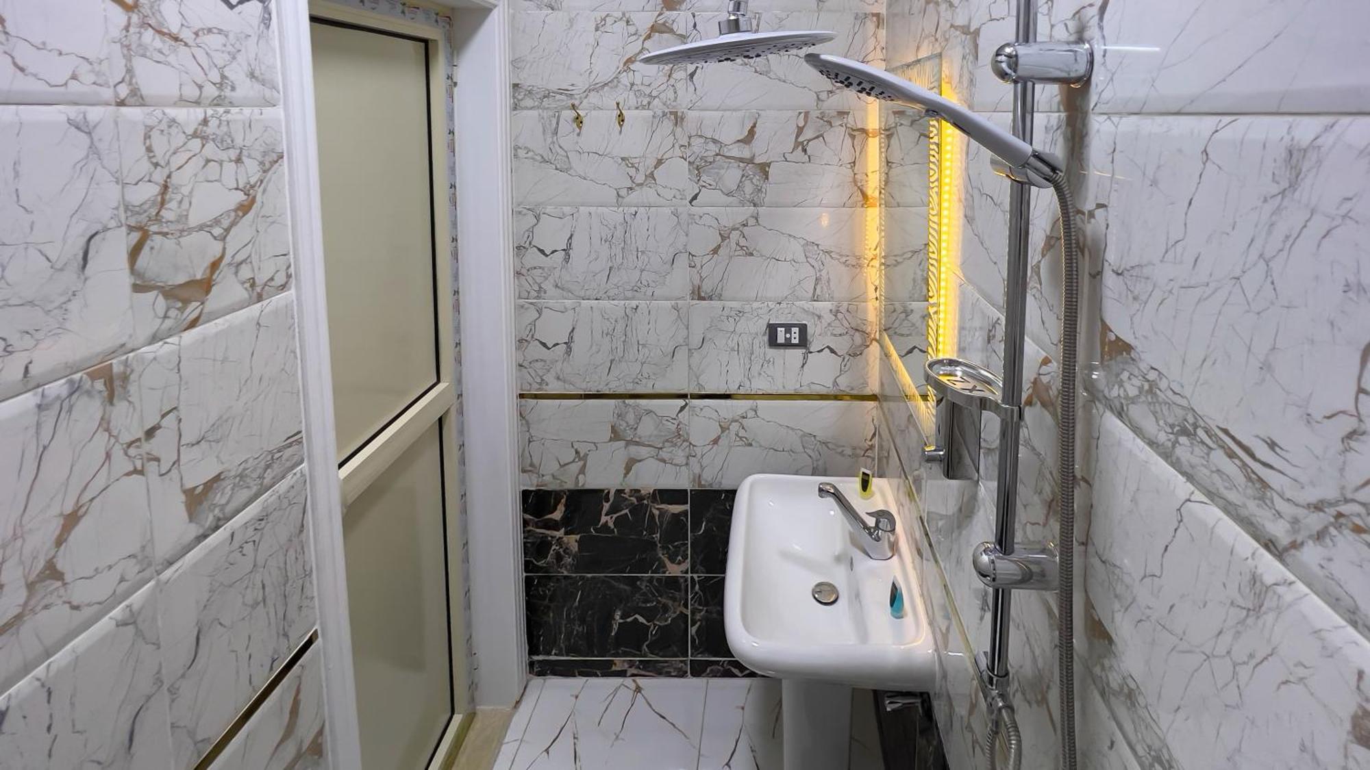 Kafret el-Gabal Alaskapyramidsview المظهر الخارجي الصورة