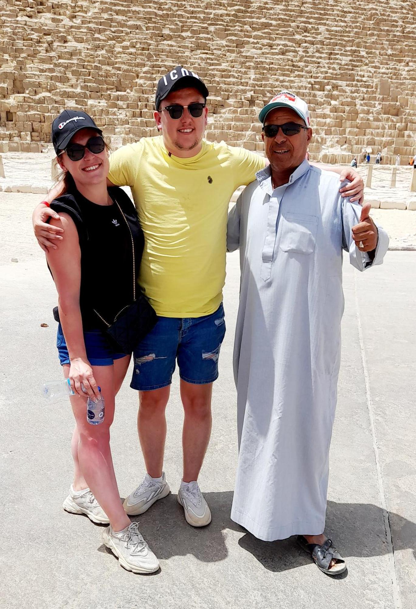 Kafret el-Gabal Alaskapyramidsview المظهر الخارجي الصورة